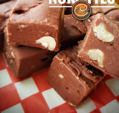 Fudge Onctueux au Lait Sucré & Noisettes