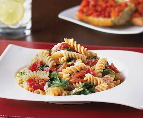 Fusilli aux Épinards au Fromage Tomato et à la Chèvre