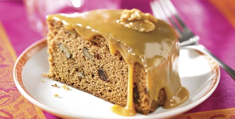 Gâteau à la Compote de Pommes avec Glaçage au Caramel