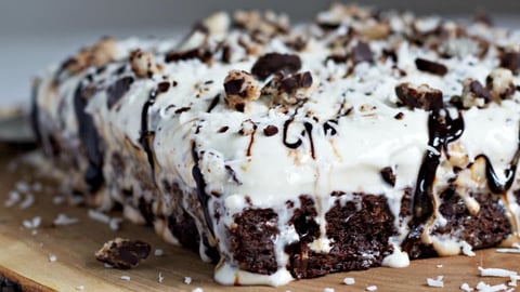 Gâteau à la Crème Glacée aux Brownies et à la Noix de Coco