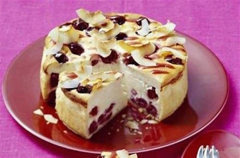 Gâteau au Fromage Blanc aux Cerises et à la Noix de Coco