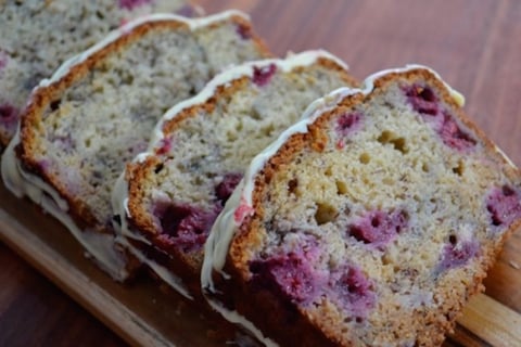 Gâteau aux Bananes, Framboises et Chocolat Blanc