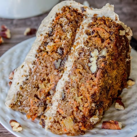 Gâteau aux Carottes avec Glaçage aux Pacanes, au Fromage à la Crème et à L'érable