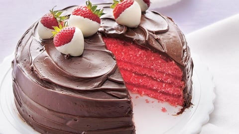 Gâteau aux Fraises Enrobé de Chocolat