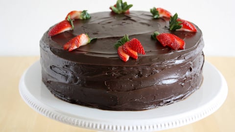 Gâteau aux Fraises et au Chocolat Noir