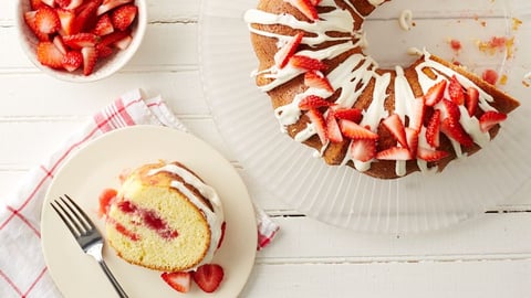 Gâteau Bundt Sablé aux Fraises Piqué