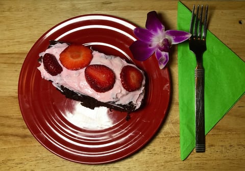 Gâteau Chocolat et Fraises Glaçage Rose
