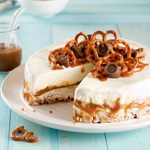 Gâteau Crème Glacée au Caramel et Croûte de Bretzels
