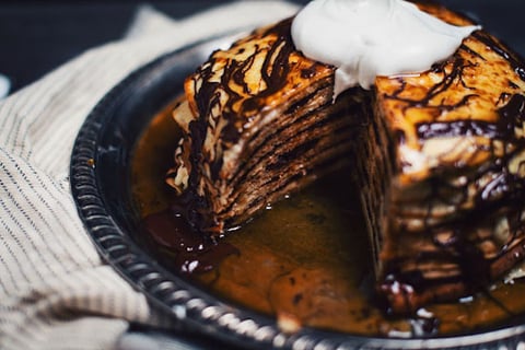 GÂTEAU DE CRÊPES AU CHOCOLAT STYLE TIRAMISU