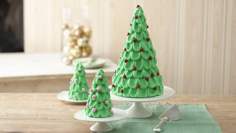 Gâteau en Forme D’arbre de Noël avec Petits Arbres