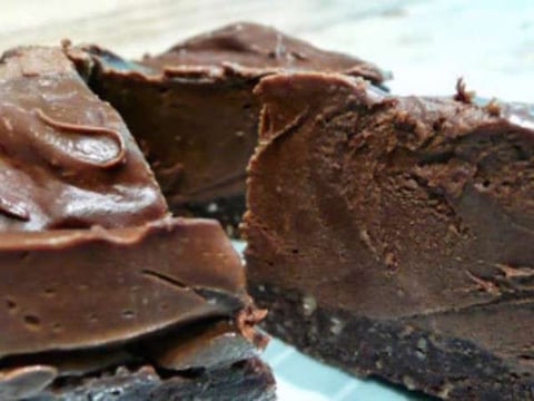 Gâteau Mousse au Chocolat sur Croûte de Noix (vegan)
