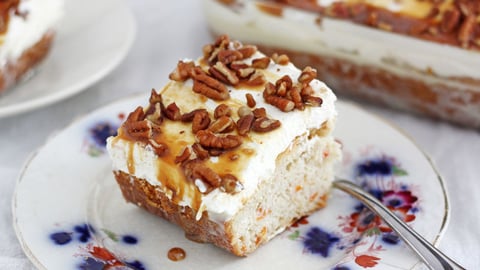 Gâteau Piqué aux Carottes et au Caramel