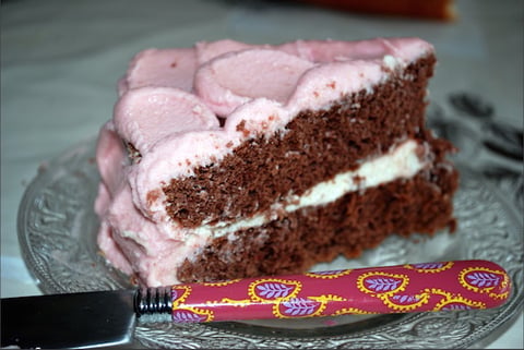 Gâteau Rose au Parfum Cassis