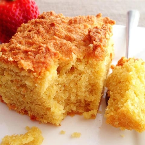 Gâteau sans Gluten à L’orange et aux Amandes avec Sauce à L’orange