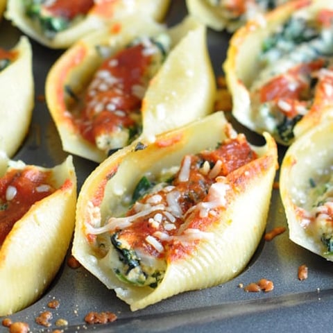 Garniture de Lasagne Fourrée dans des Coquilles de Pâtes Géantes