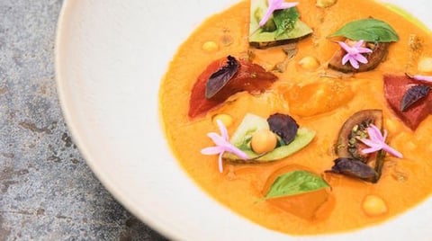 Gaspacho de Pois Chiches et Eau de Tomates D'Armand Arnal