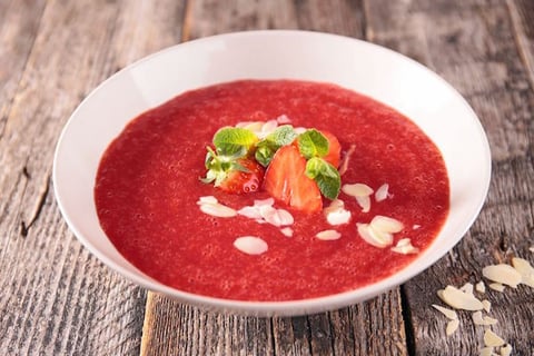 Gaspacho de Tomates, Fraises et Framboises à la Menthe