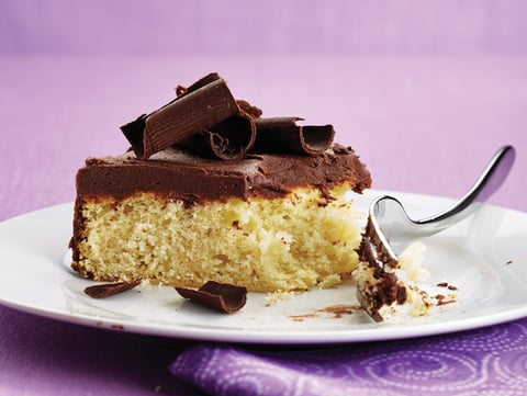 Gâteau à un Étage avec Glaçage au Yogourt Grec et au Chocolat