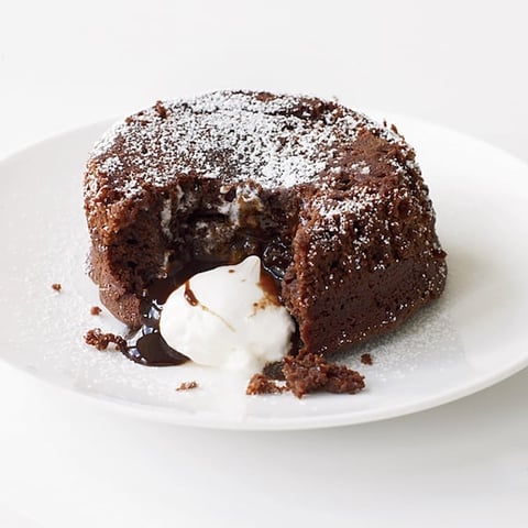Gâteau au Chocolat Fondu avec Marshmallow Remplissage