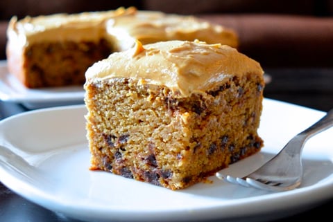 Gâteau-Collation Banane-Sarrasin et son Glaçage au Beurre D'arachide