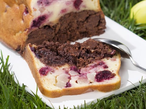 Gâteau Fondant Chocolat, Poire et Fruits Rouges