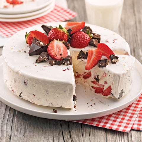 Gâteau Glacé aux Fraises et Chocolat