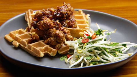 Gaufres avec Poulet Frit Trois Fois
