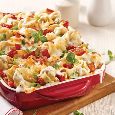Gratin de Tortellinis au Bacon et Oignons Verts, Sauce au Fromage