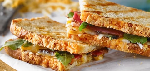 GRILLED CHEESE DOUBLE CHEDDAR ET BACON