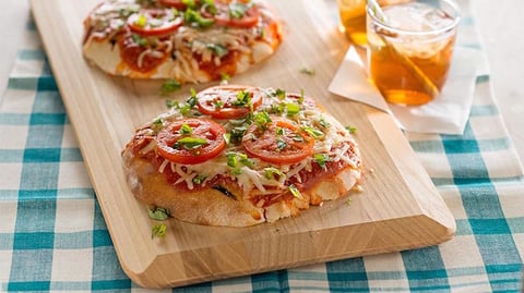 Pizzas Pitas à la Tomate et au Basilic sur le Gril