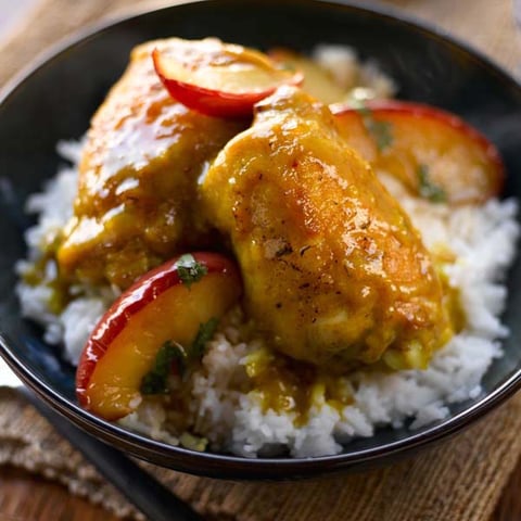 Hauts de Cuisses de Poulet au Cari avec Pommes Caramélisées