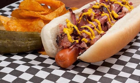 Hot-dog avec Viande Fumée à la Montréalaise