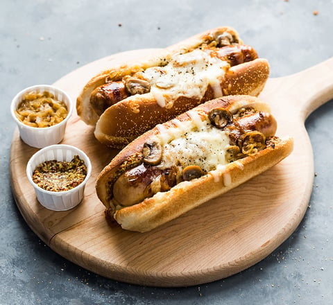 Hot-dogs aux Oignons Caramélisés, Champignons et Le Migneron de Charlevoix