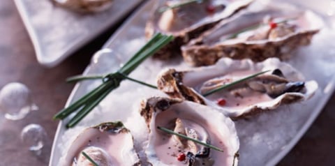 Huîtres Pochées aux Baies Roses, Sauce Champagne