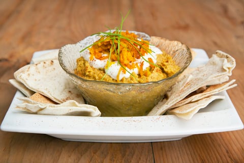 HUMMUS AUX LÉGUMES ET CURCUMA