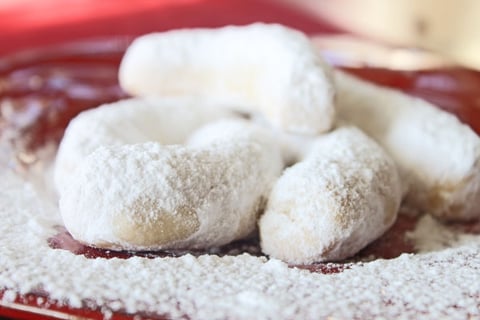 Kourabiedes (Greek Butter Cookies)