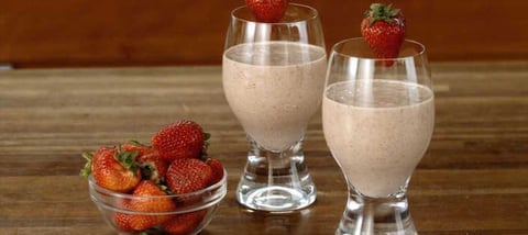 Lait Frappé aux Fraises et aux Amandes
