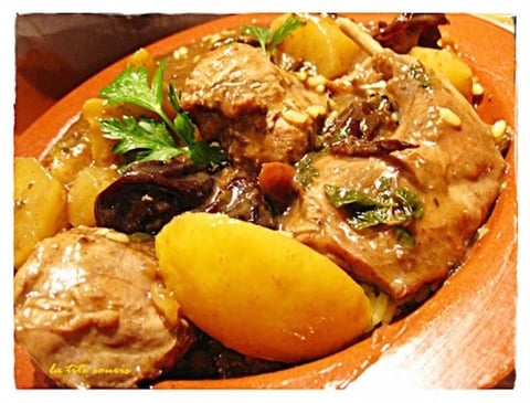 Lapin Sauvage façon Tajine aux Pruneaux Citrons Confits et aux Baies Roses