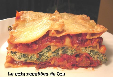LASAGNE À LA SAUCISSE, AUX ÉPINARDS ET AU FROMAGE
