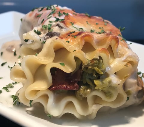 Lasagnes Farcies D'asperges, de Bacon avec Sauce aux Champignons