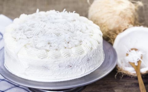 LAYER CAKE CHOCOLAT BLANC ET NOIX DE COCO