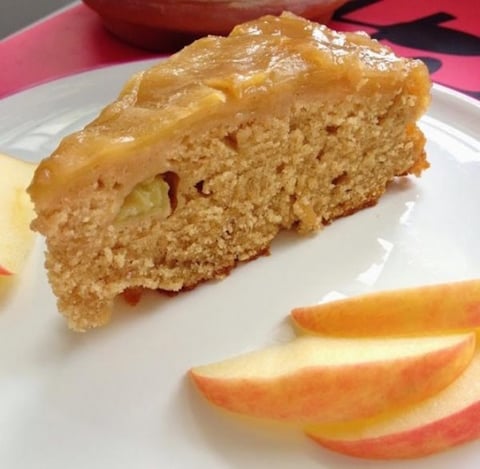 Le Gâteau Renversé aux Pommes et au Sirop D'érable