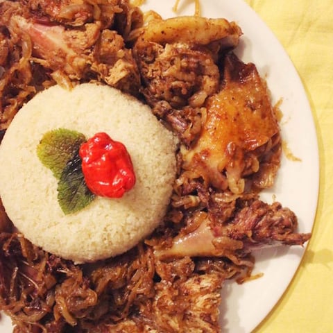 Le Poulet Fumé au Soumbara et aux Oignons
