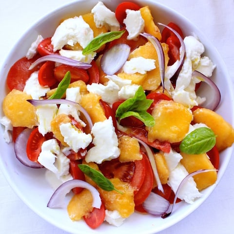 L’été dans mon Assiette Salade de Pêches Tomates & Mozzarella