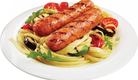 LINGUINES À LA SAUCISSE ITALIENNE ÉPICÉE ET AUX LÉGUMES GRILLÉS