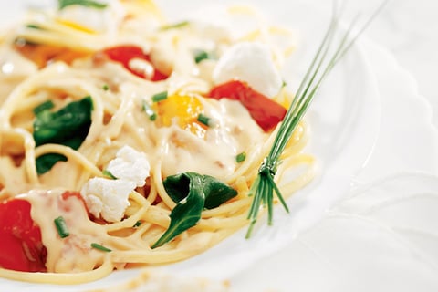 Linguines aux Épinards, aux Poivrons Grillés et au Fromage de Chèvre