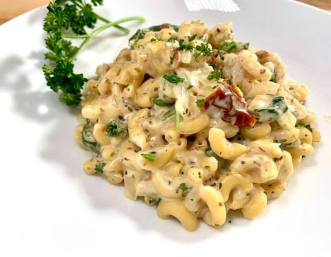 Macaroni au Fromage, Tomates Séchées et Épinards
