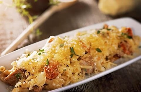 Macaronis au Fromage, Pommes et Saucisses