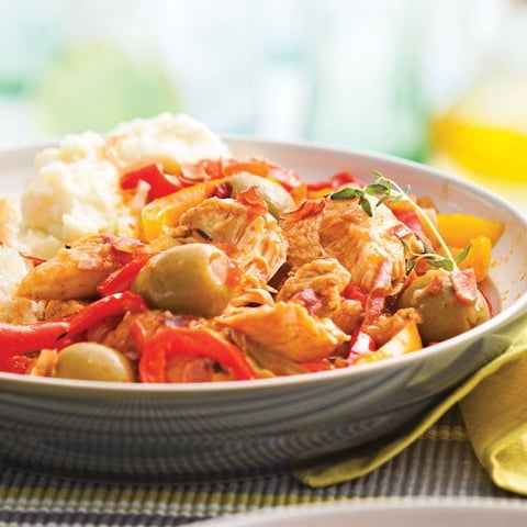 Mijoté de Poulet aux Poivrons et Olives