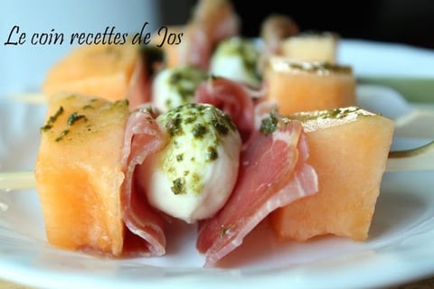 Mini-Brochettes de Cantaloup Bocconcinis et Prosciutto